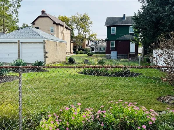 5954 Grand Ave, Maspeth, NY 11378