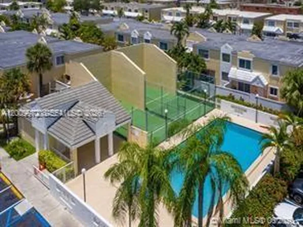 4590 SW 68th Court Cir APT 8, Miami, FL 33155