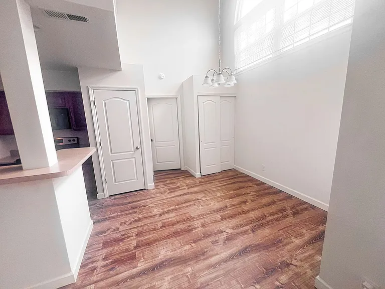 Heritage Apartments — Photo 13