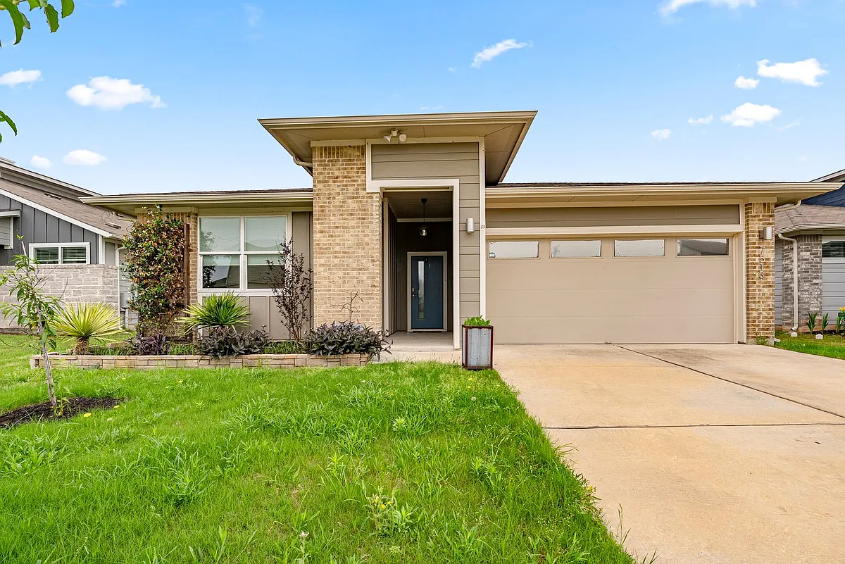 Building Photo - 7513 Smallwood Dr
