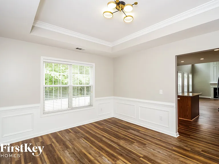 7660 Forest Glen Way — Photo 4