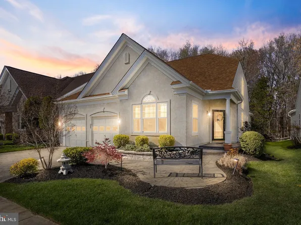 24 Huxley Cir, Marlton, NJ 08053