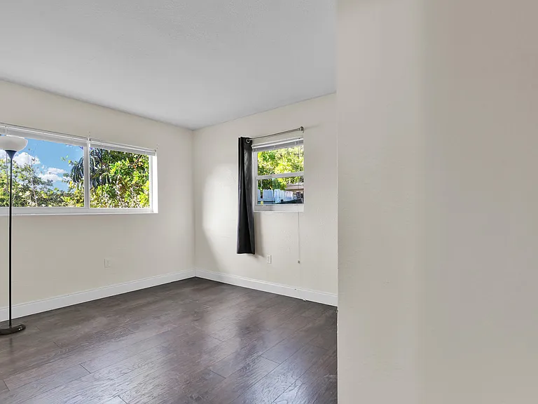 1821 Montague St — Photo 14