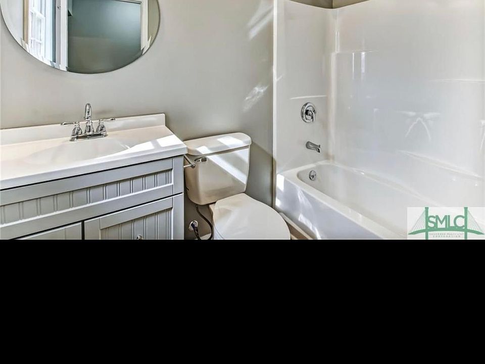 2nd image of 211 Wilshire Blvd