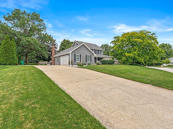 3rd image of 60955 Whispering Hills Dr
