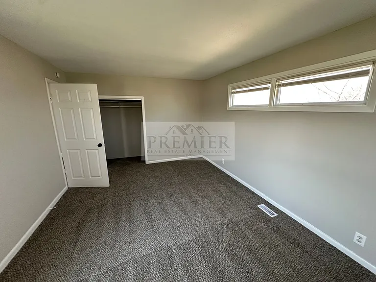 184 W North St — Photo 18