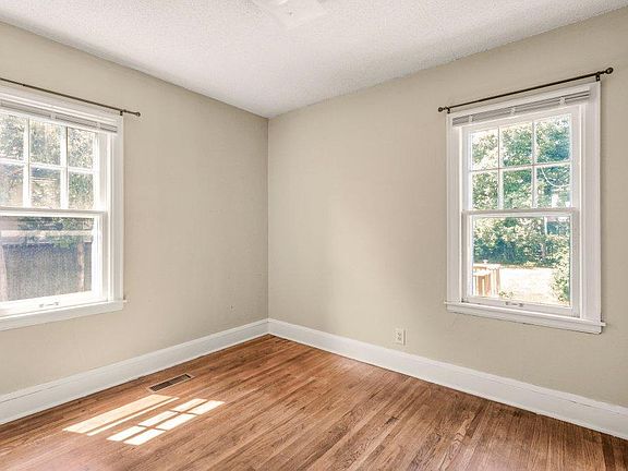 5th image of 1175 15th Ave SE