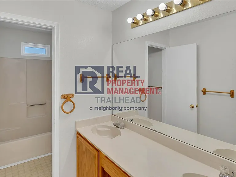 732 Burlington Ave — Photo 26
