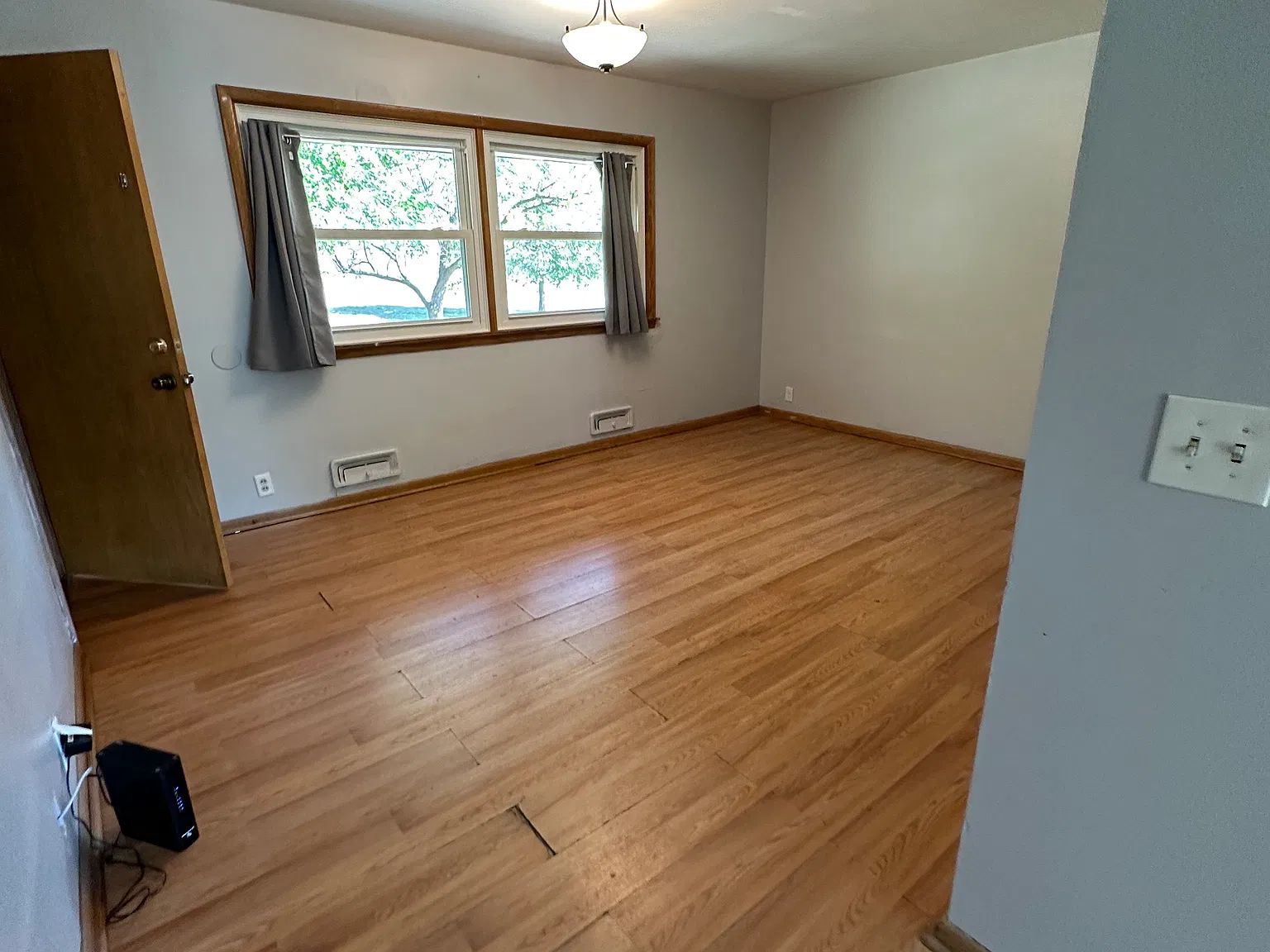 5 bed, 1.5 bath, 2000 sqft, $2,200 — Photo 2