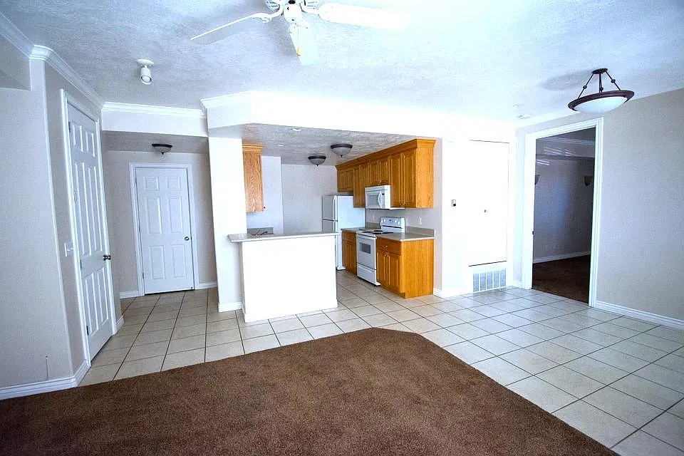 1 bed, 1.5 bath, 1050 sqft, $1,430 — Photo 2