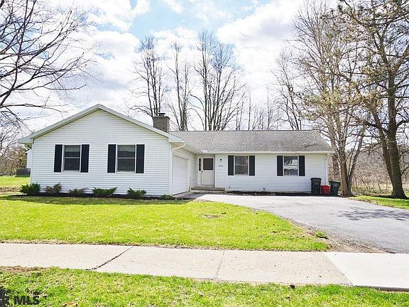 This apartment is on the lower level of the house. Parking for it is on the right side of the driveway.