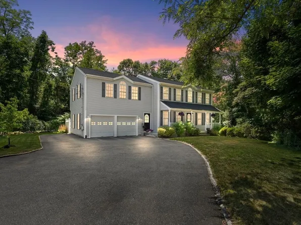 5 Hemenway Ave, Melrose, MA 02176