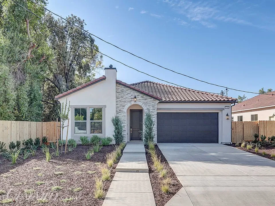 1316 E Santa Ana Ave