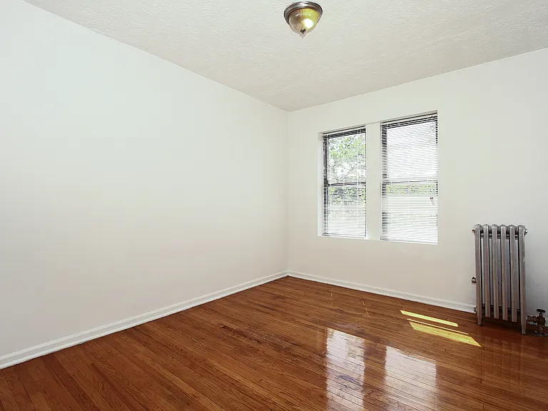 8241 S Ellis — Photo 17