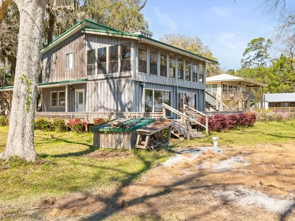 863 Hickory Bluff Rd, Waverly, GA 31565