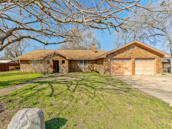 107 Beach Dr, Stephenville, TX 76401