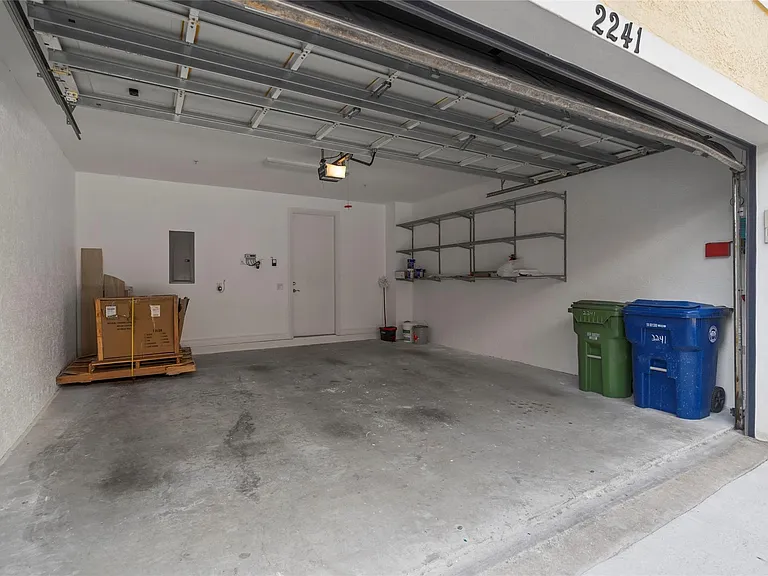 2241 NE 9th Ave — Photo 30