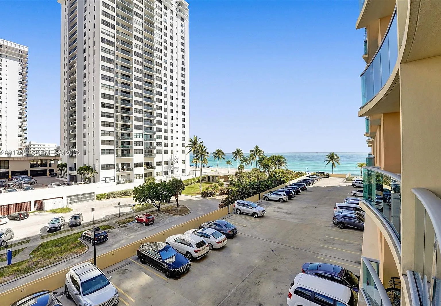 Wave Condo — Photo 3