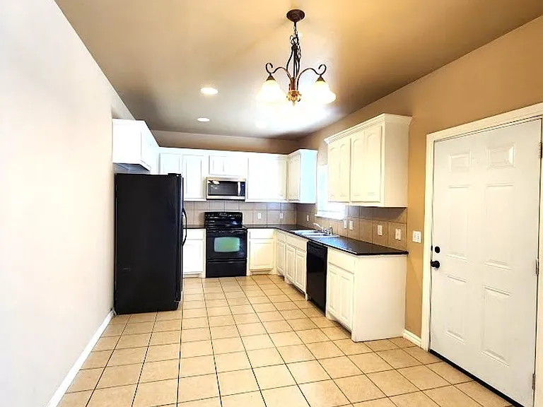 13705 & 13707 Oxford Dr — Photo 10