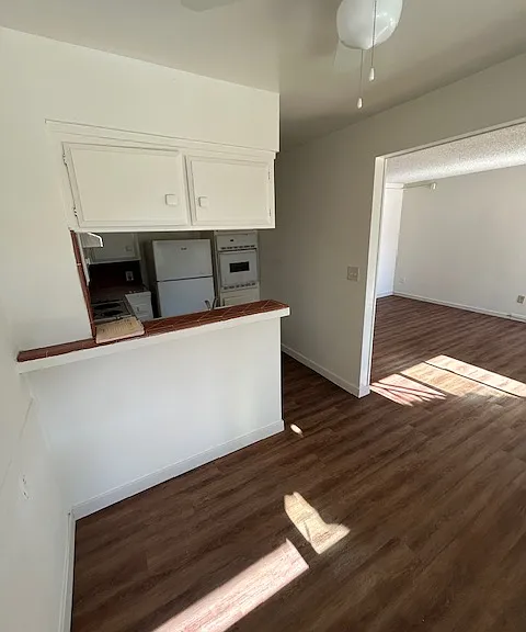 Aristocrat Apartments — Photo 8