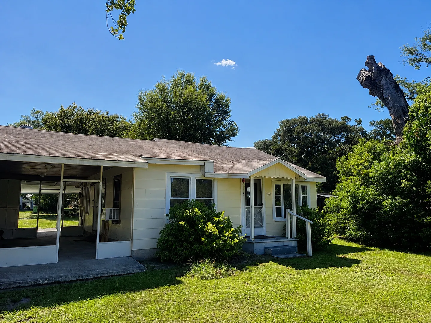 Cute 2BR Duplex in Zephyrhills — Photo 1