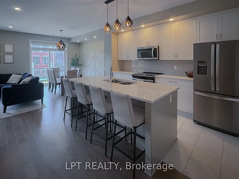 552 Labrador Cres — Photo 8