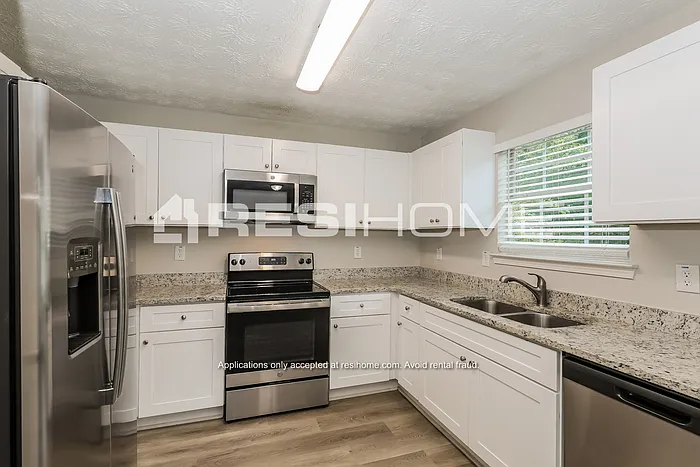 Building Photo - 1430 Camelia St
