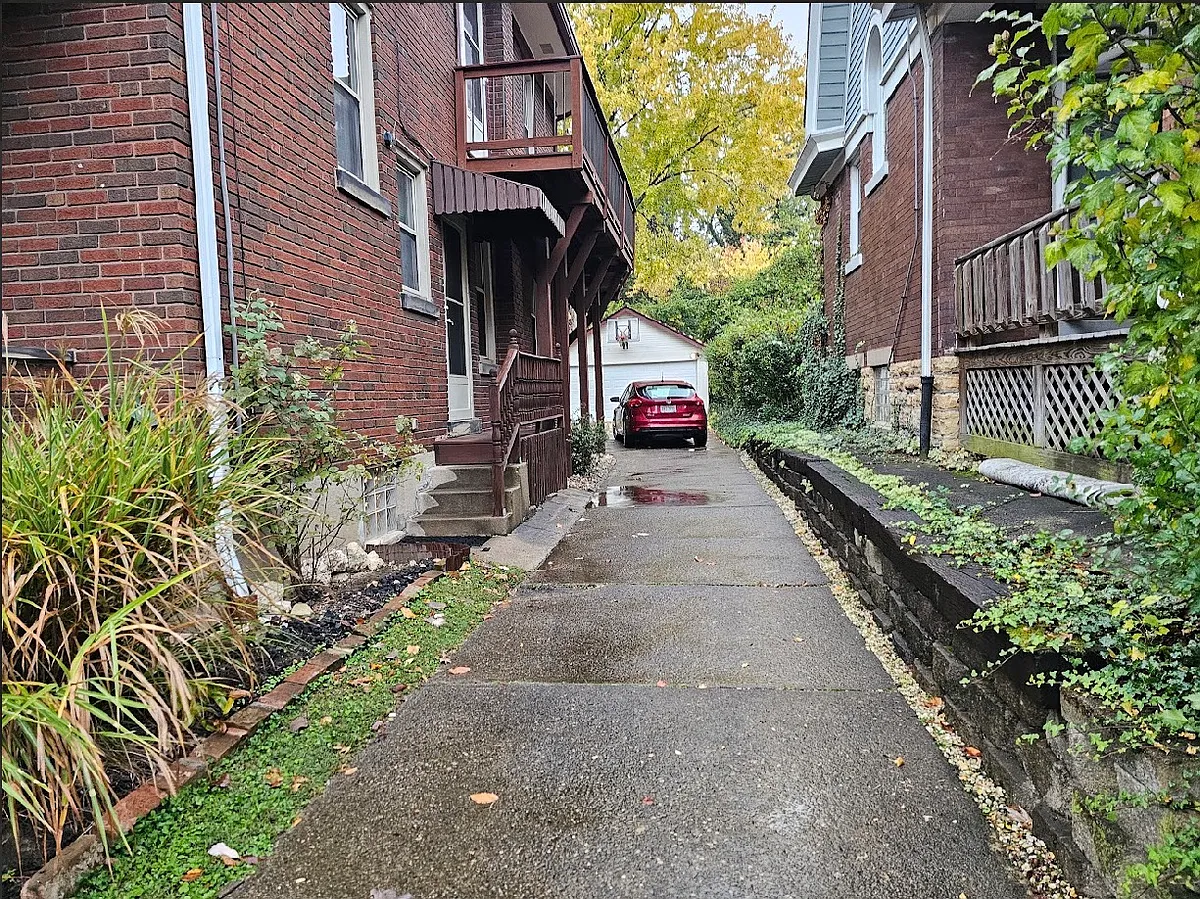 Building Photo - 2966 Deckebach Ave