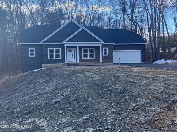 11 Kasper Drive, Halfmoon, NY 12065