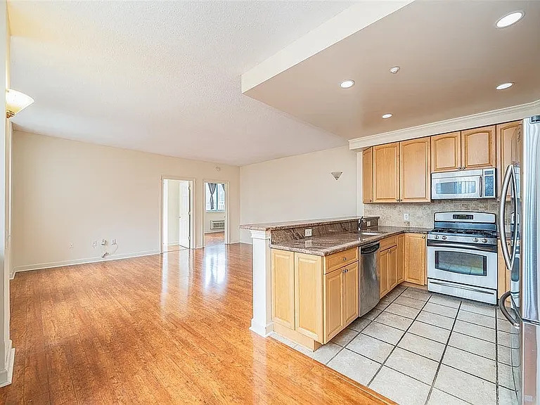 311 Washington St #6A — Photo 2