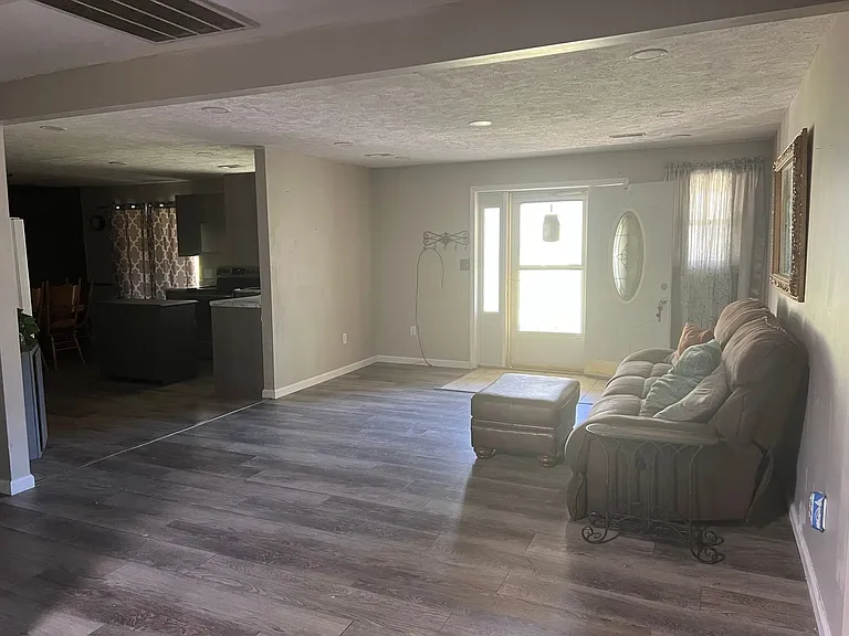 320 Caraway Ln — Photo 6