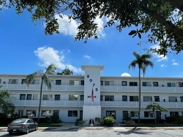 8075 112th St APT 203, Seminole, FL 33772