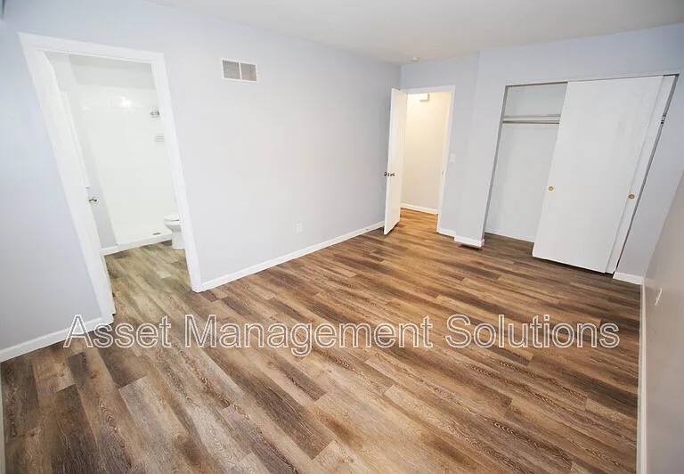 1 Oak Point Dr — Photo 7
