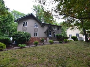 43 Indian Trl, Andover, NJ 07821