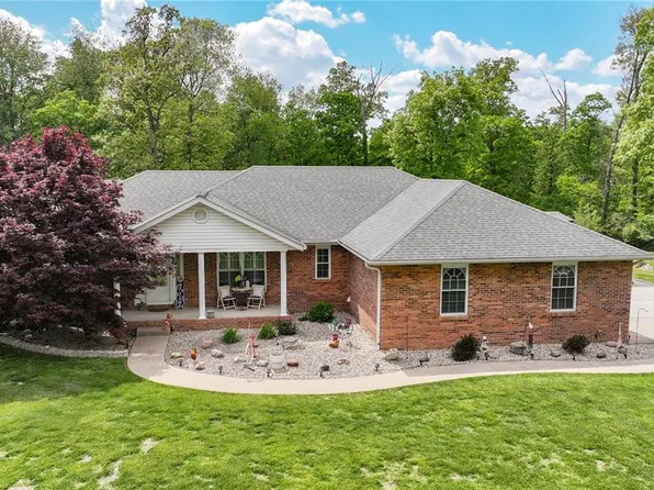 31531 Oaktrail Dr, Brighton, IL 62012
