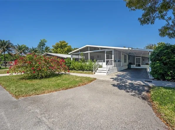 3031 SW 51st St, Fort Lauderdale, FL 33312