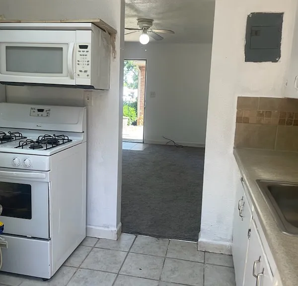 1428 Clinton St — Photo 8