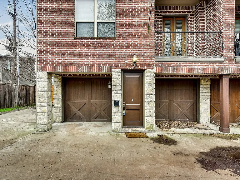2606 N Henderson Ave #A — Photo 2