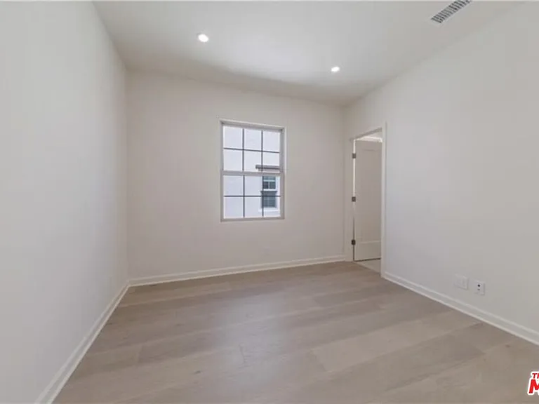 113 Escala — Photo 30