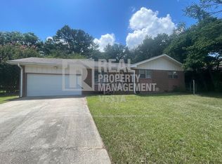 211 Burns Dr, Warner Robins, GA 31088