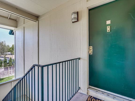 4th image of 781 N Fair Oaks Ave APT 6