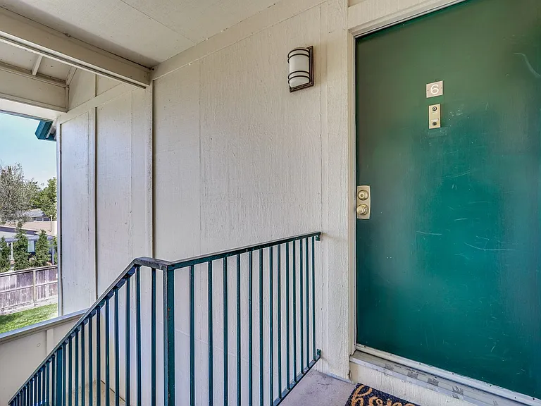 781 N Fair Oaks Ave #6 — Photo 4