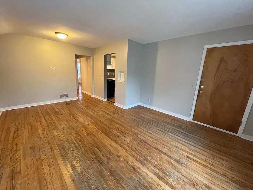 Building Photo - 1116 E Dayton St #2