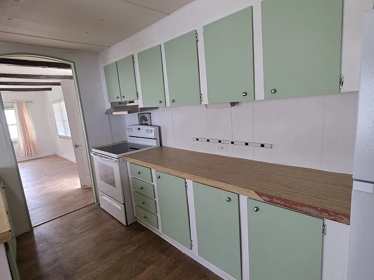 334 Meadowlark Rd — Photo 2