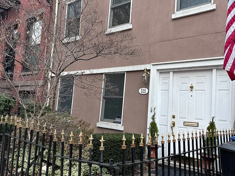 315 Bloomfield St — Photo 2