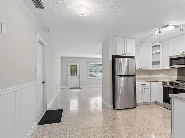 200 Evelyn Ave — Photo 5