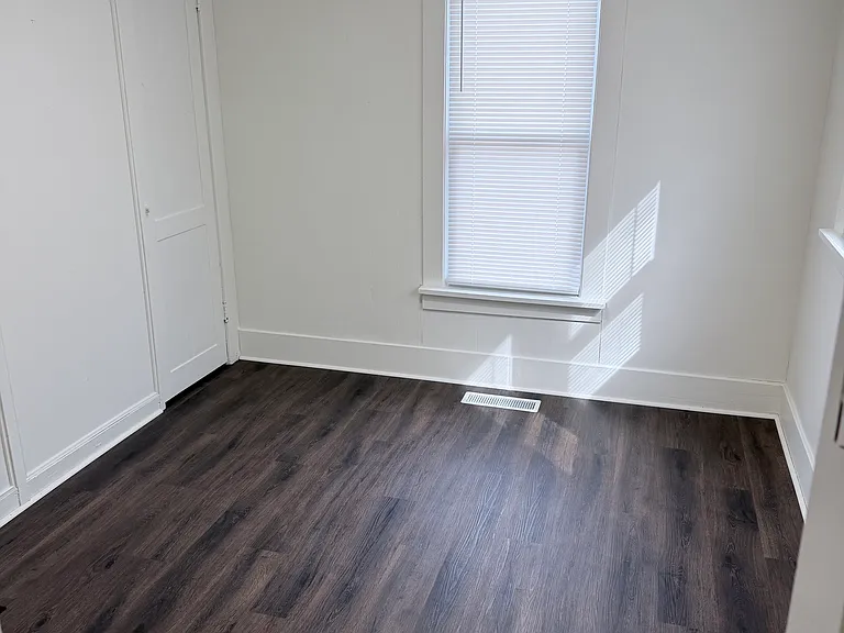 516 Broadway St — Photo 7