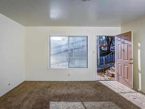 3rd image of 114 Oak St #114