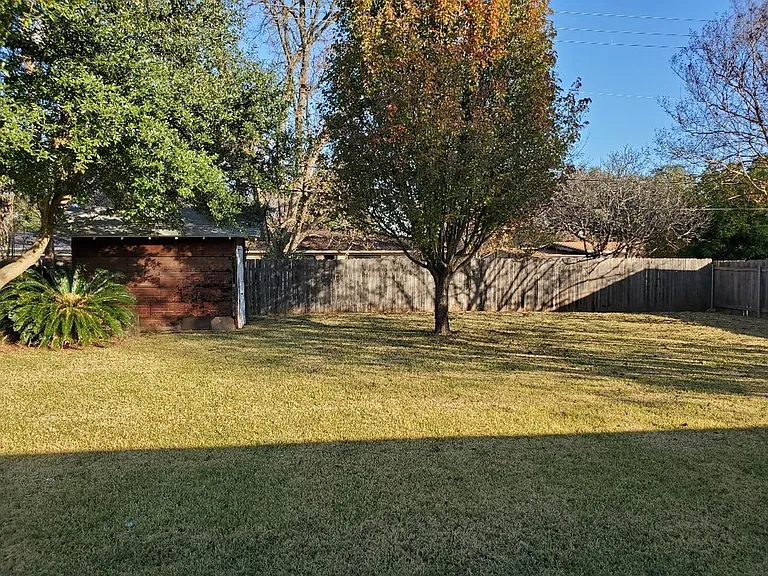 2505 Douglas Dr — Photo 20
