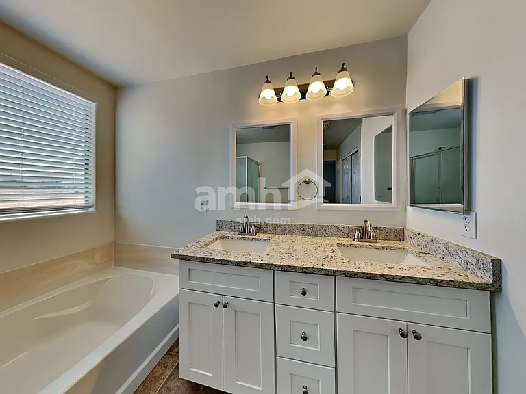 3529 W Glass Ln — Photo 11